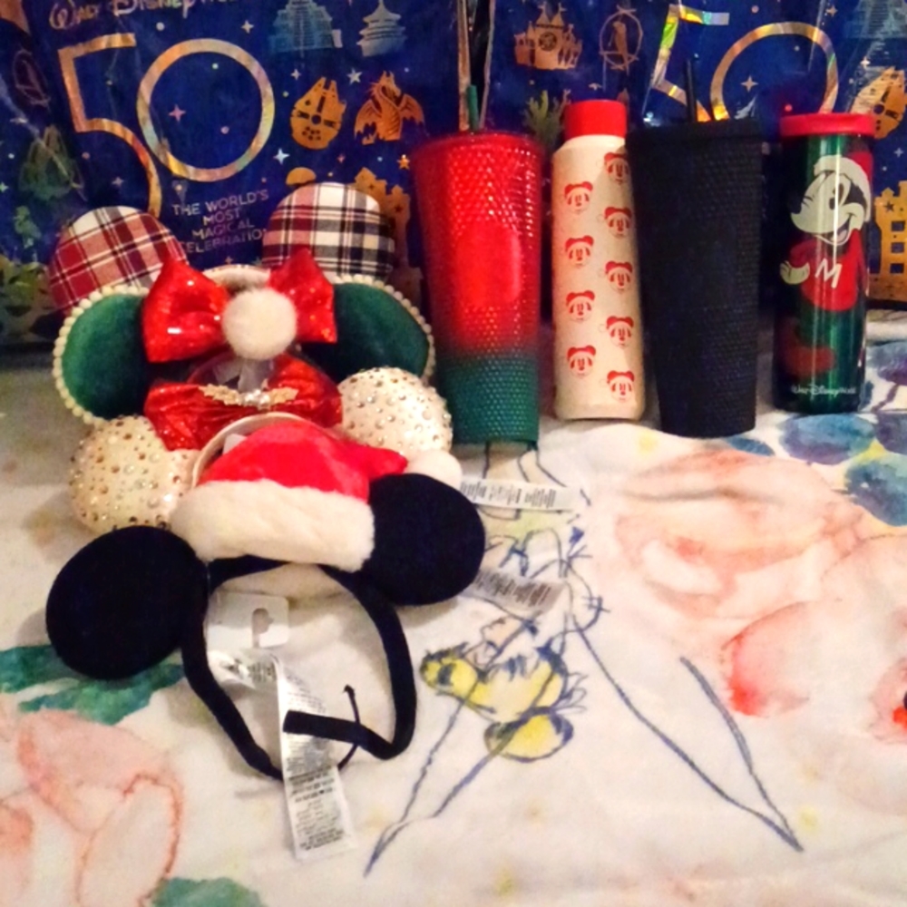 Disney's Limited Edition 2022' Christmas 🎄 Bundle